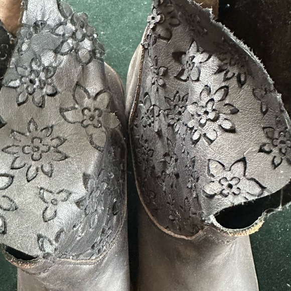 Black Leather Ankle Booties with floral leather lace and distressed fini… - Picture 3 of 6